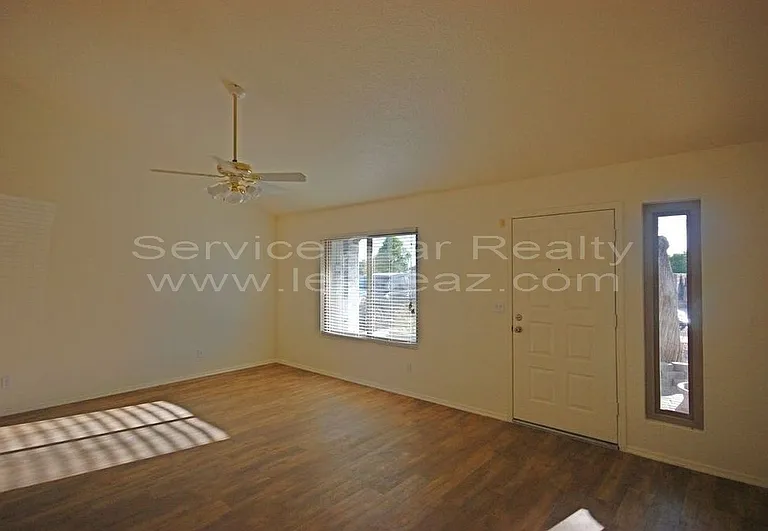 7247 S Alder Dr — Photo 3