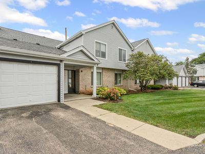 7050 Brighton Ct APT 204, Woodridge, IL, 60517