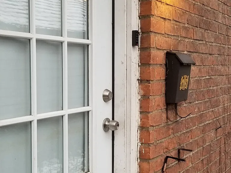 911 W 4th St — Photo 2