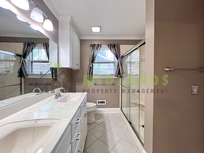 2417 Clark St — Photo 16
