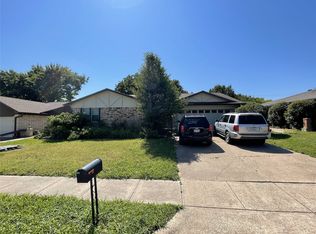3025 Mossy Oak Ln, Bedford, TX 76021