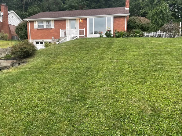 34 Barton Dr, Pittsburgh, PA 15221