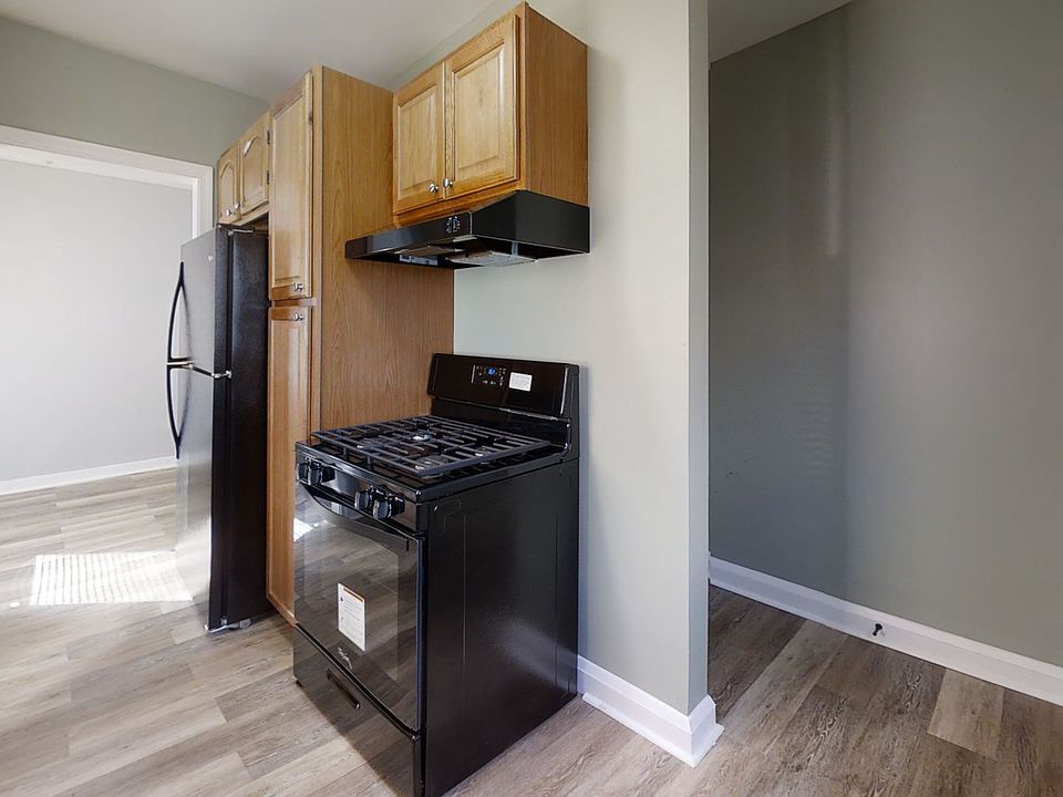1st image of 33 Mitchell Ave