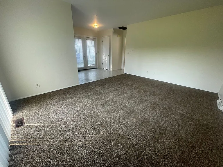 Garden Ridge Apartments — Photo 15