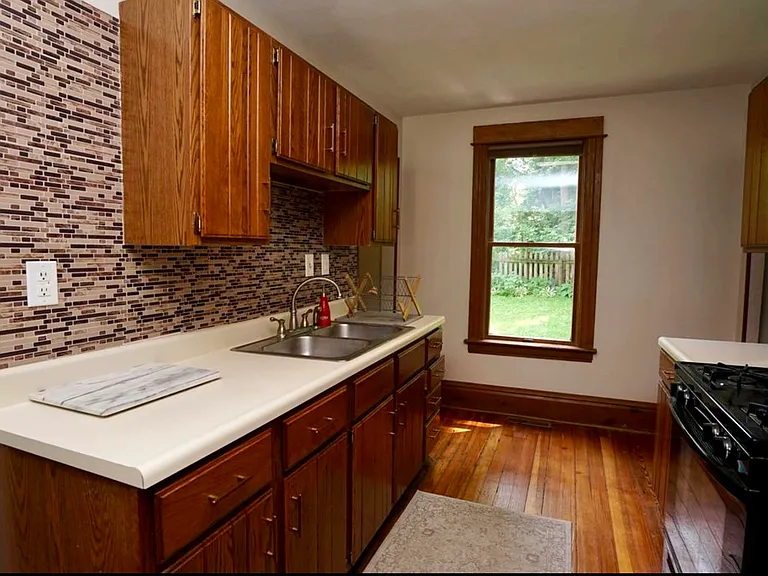 1005 C St — Photo 4