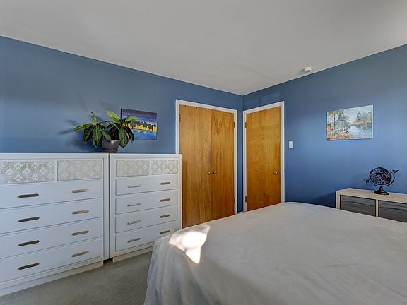 4th image of 918 W Villa Dr