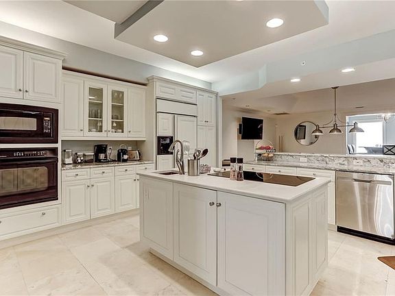 5th image of 734 Ocean Club Pl