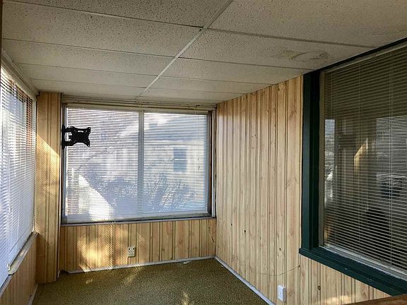 Enter the screen porch