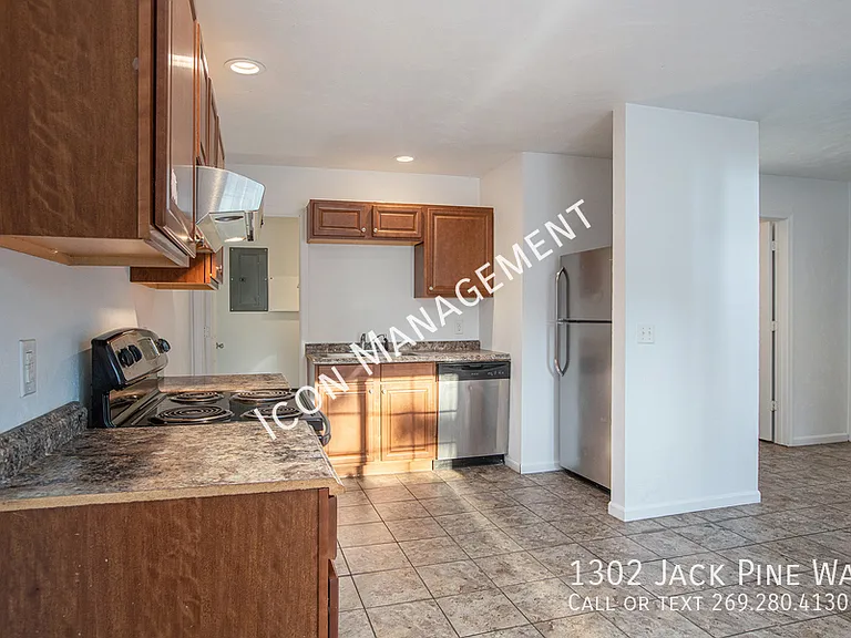 1302 Jack Pine Way — Photo 14