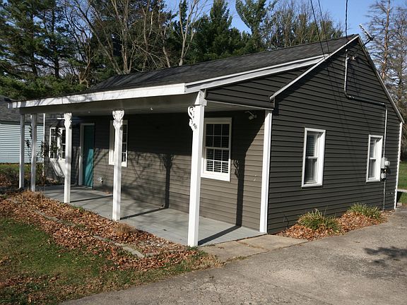 5th image of 443 Lamoreaux Dr NW
