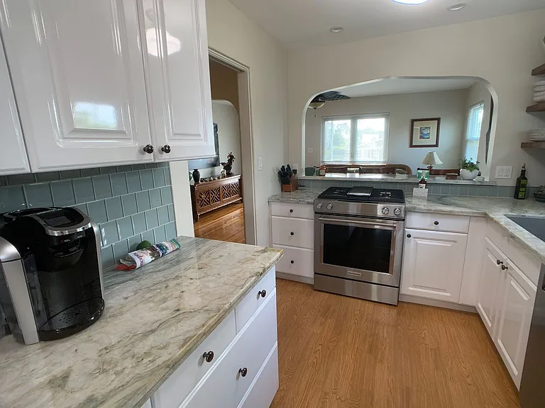 4462 Santa Monica Ave — Photo 12