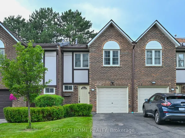 2120 Rathburn Rd E Unit 32, Mississauga, ON L4W 2S8