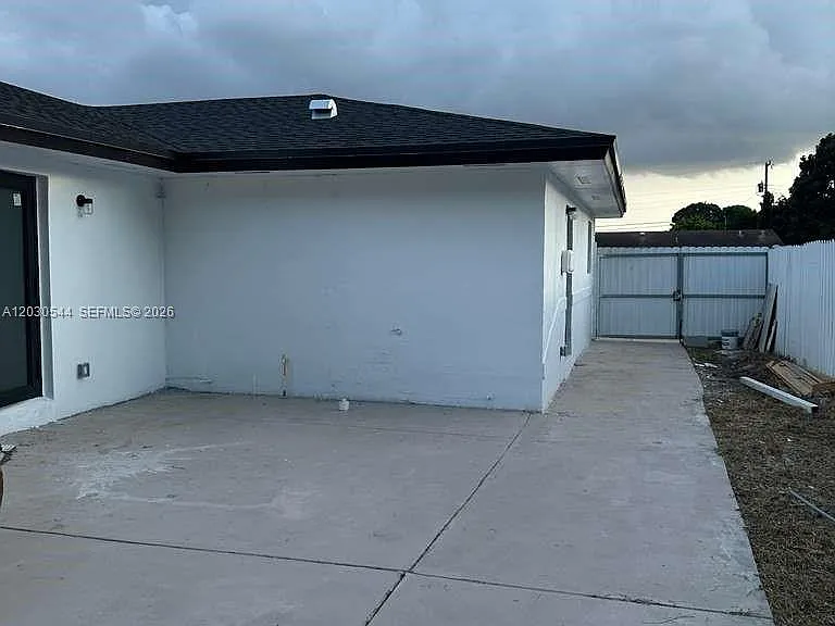2041 NW 190th Ter — Photo 17
