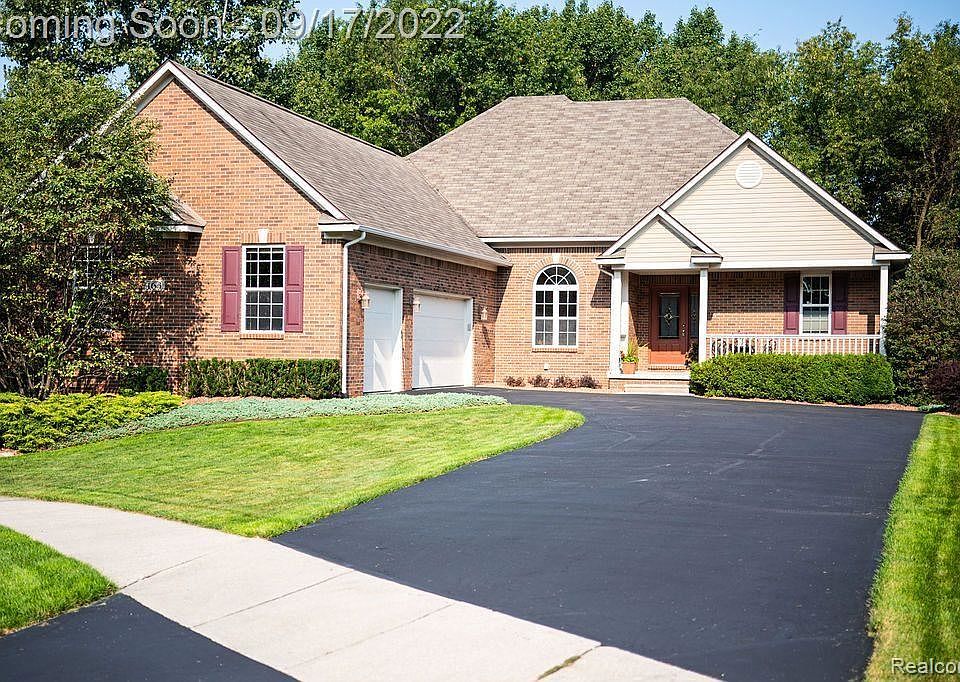 1st image of 163 Beaumont Ct