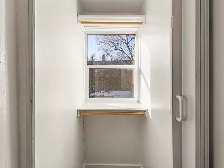 32 N Chestnut St #103 — Photo 6