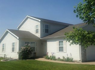 703 & 705 Man Chester Dr, Rochester, IN 46975