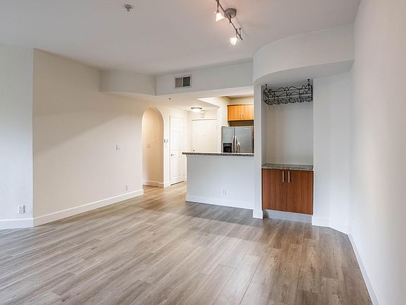 2nd image of 620 S Gramercy Pl APT 204