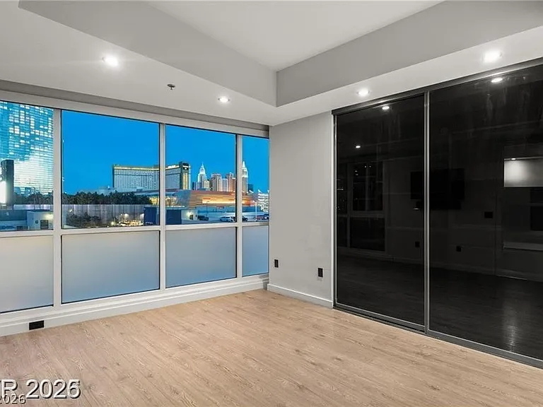 4525 Dean Martin Dr #511 — Photo 13