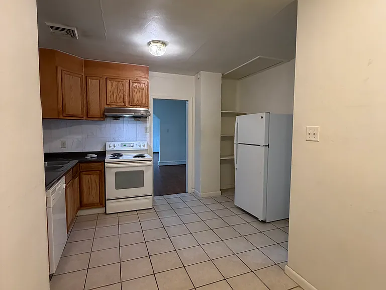 3915 Shell Rd — Photo 3