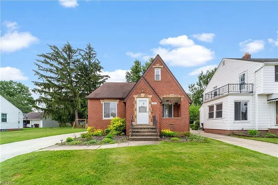 7611 Wainstead Dr photo 1