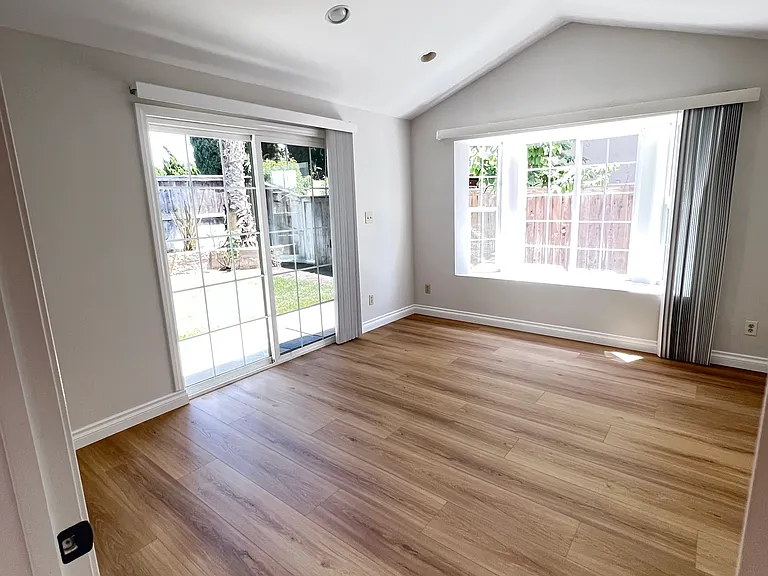 17712 Manchester Ave — Photo 3