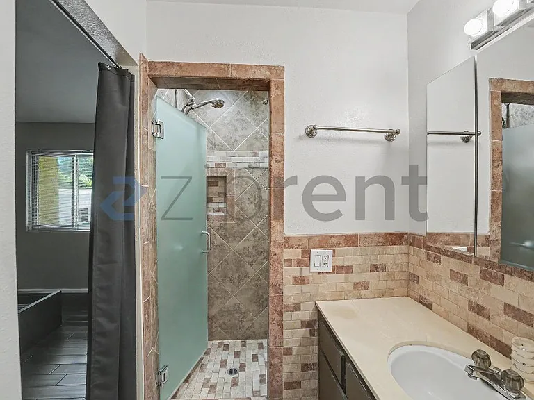 8633 Balboa Blvd #2 — Photo 14