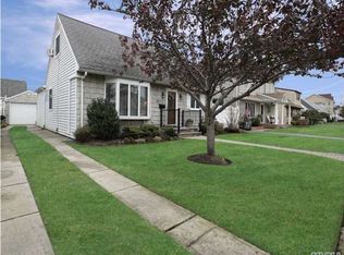 2453 Freeport St, Wantagh, NY 11793