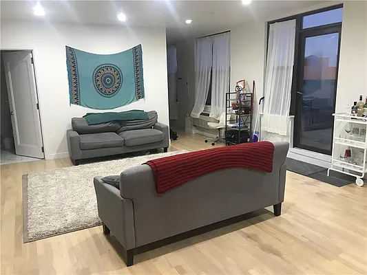 Rented by R New York | media 3