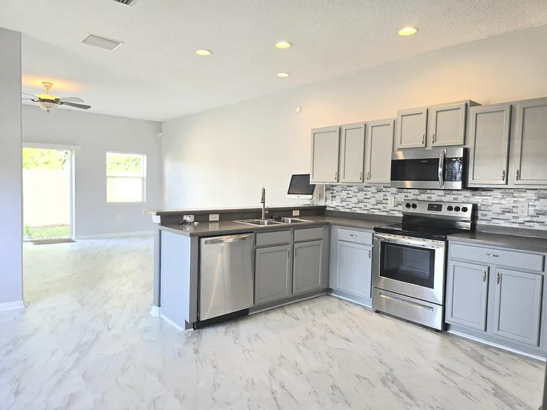 1112 Andrew Aviles Cir — Photo 4
