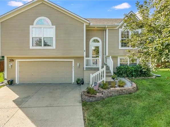 411 Spring Branch Dr, Raymore, MO 64083