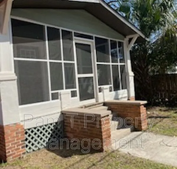 16 Helmken St — Photo 36