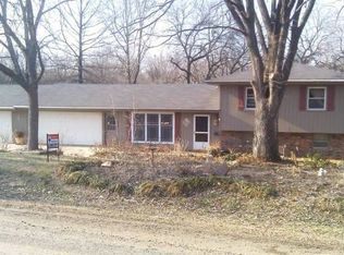 2401 SE Alexander Dr, Topeka, KS 66605