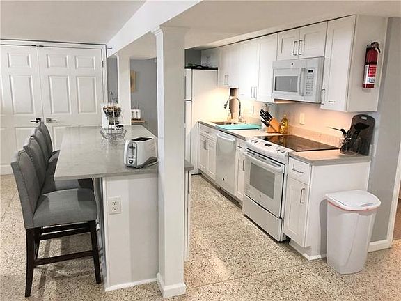 2nd image of 2215 Calhoun St