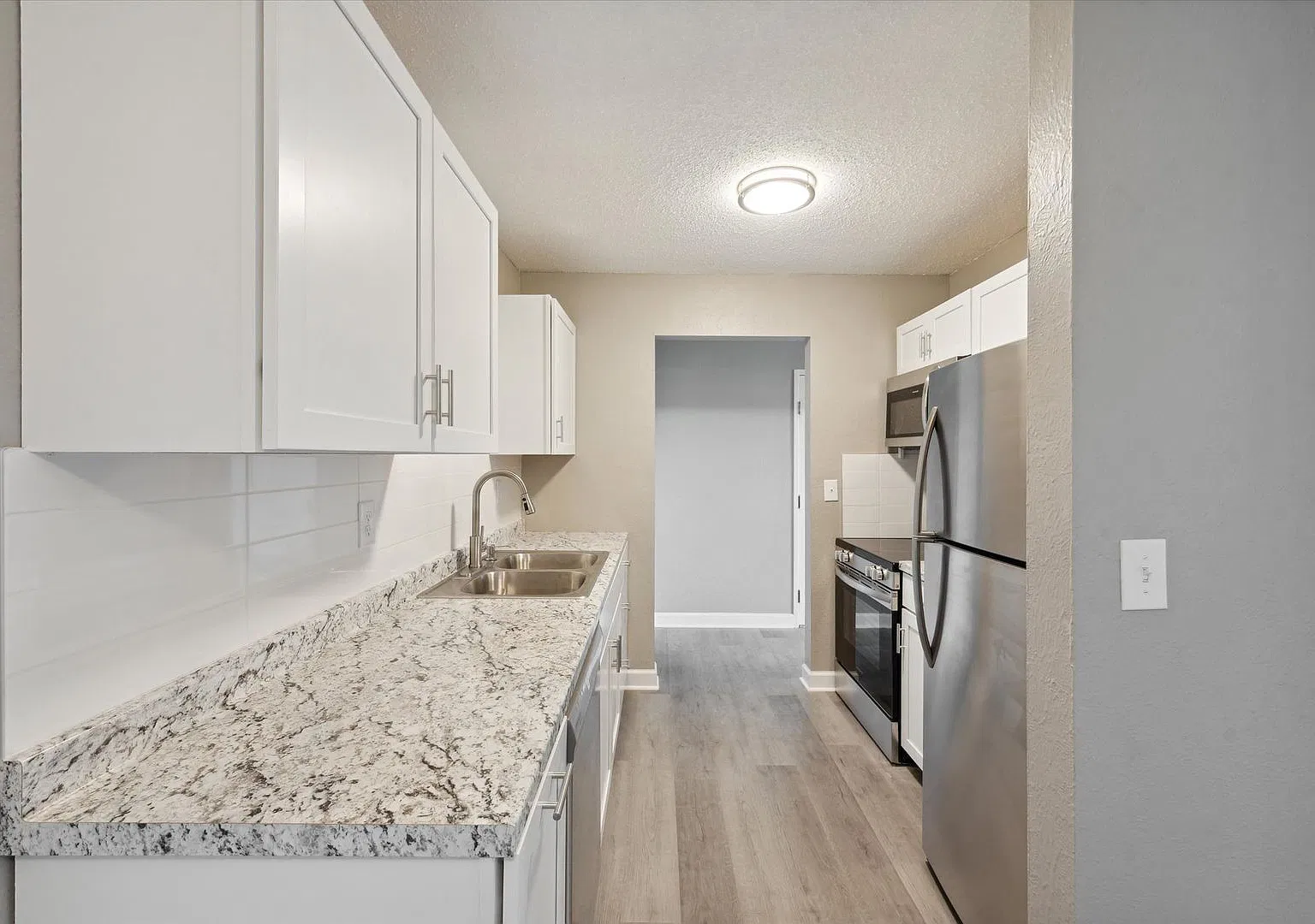 4101 Harvest Ln — Photo 1