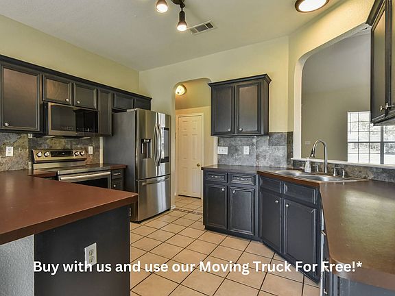 4th image of 2109 Thunderbird Dr