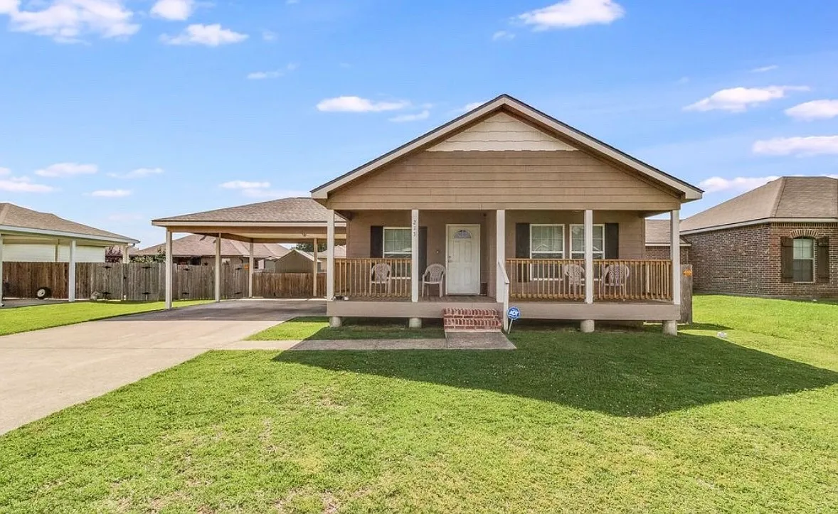 3 bed, 1400 sqft, $1,650 — Photo 1