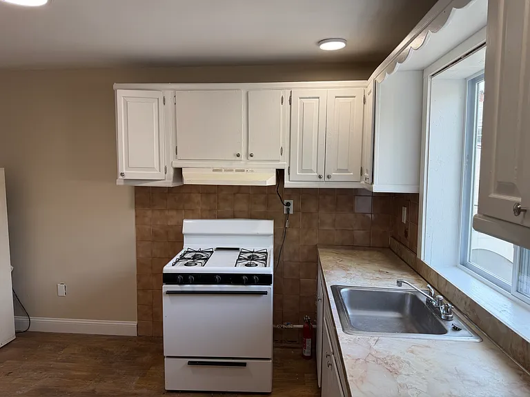72 Benson St #4 — Photo 2