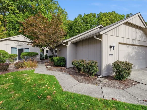 12302 Kronos Ct, Strongsville, OH 44136