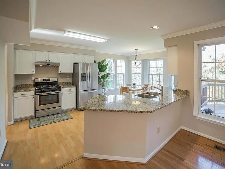 18404 Crownsgate Cir — Photo 10