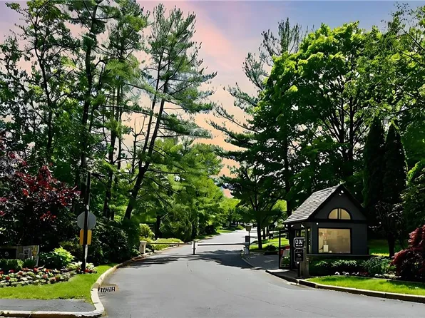 134 Stone Oaks Drive, Hartsdale, NY 10530