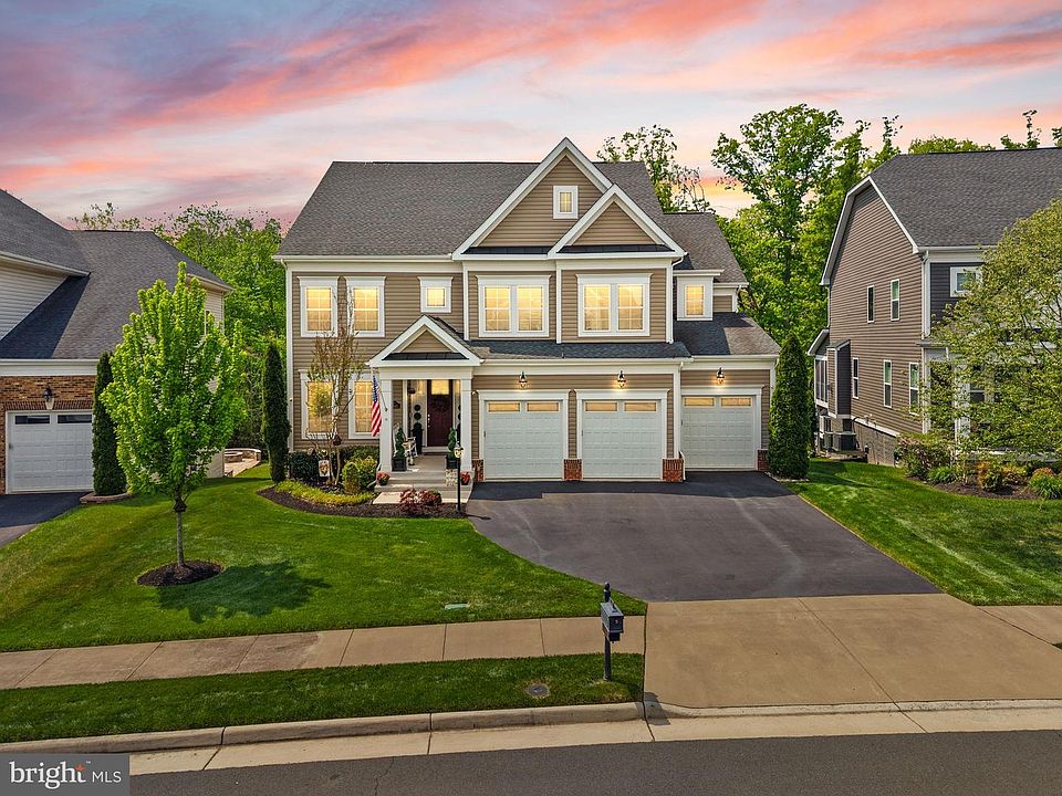 1st image of 40865 Glenpane Way NE