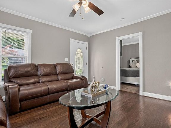 5th image of 110 Edison St