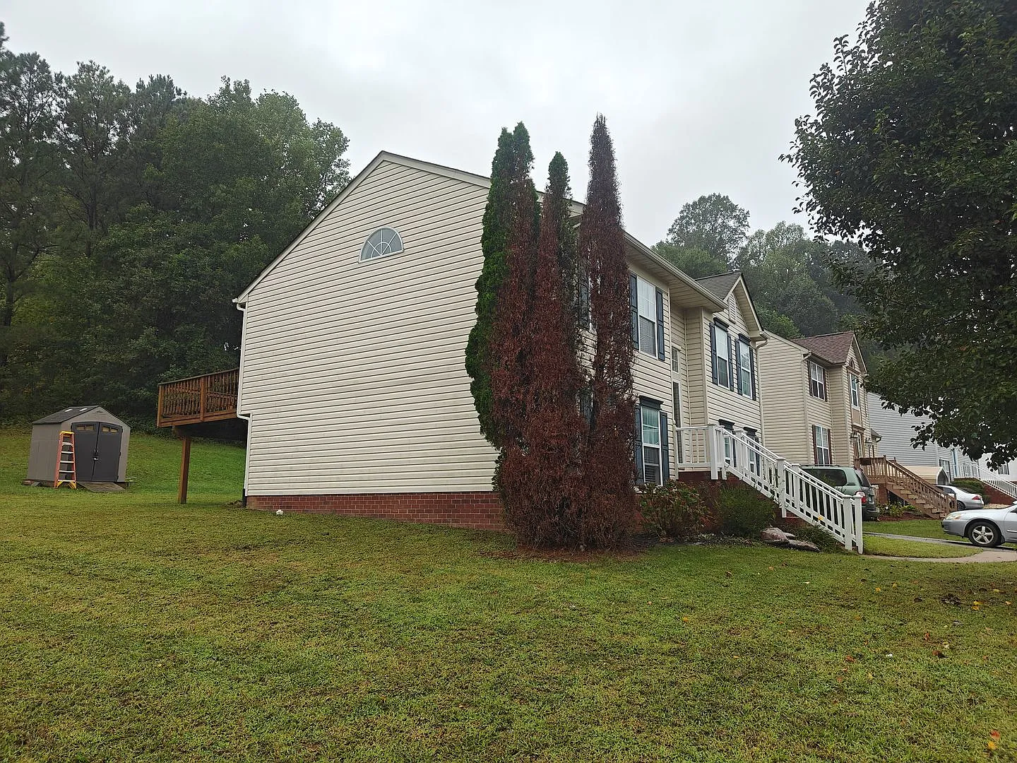 4 bedroom home — Photo 2