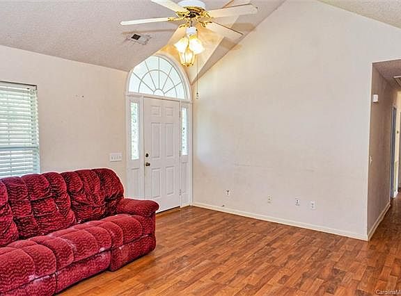 4th image of 1303 Holley Knoll Ln