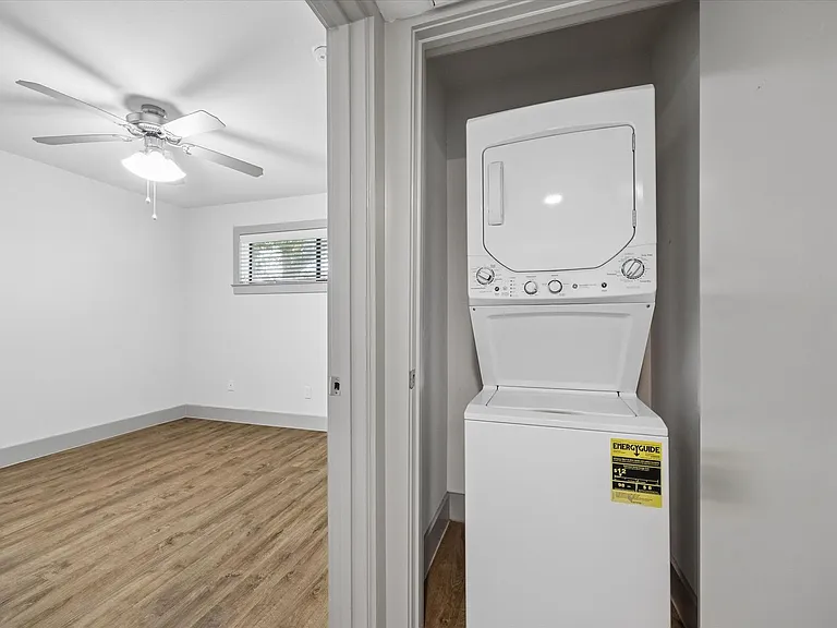 4300 Rosslyn — Photo 24