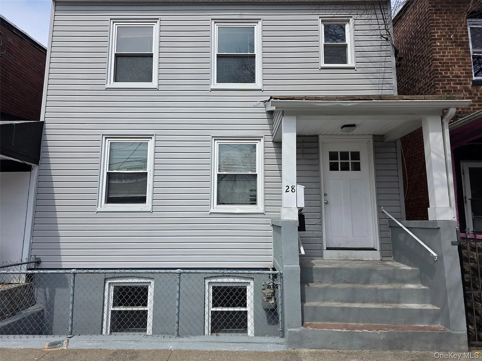 28 Hasbrouck St photo 1