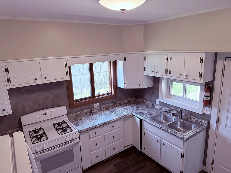 118 Ives Ave #A — Photo 2