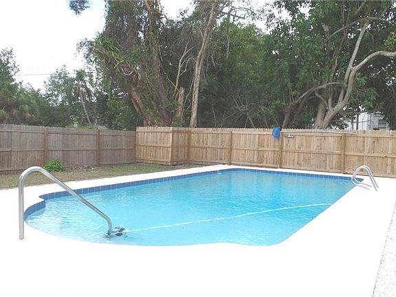 2nd image of 1610 58th Avenue Dr W