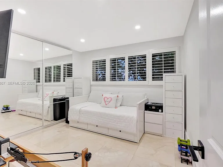 7711 Miami View Dr — Photo 19
