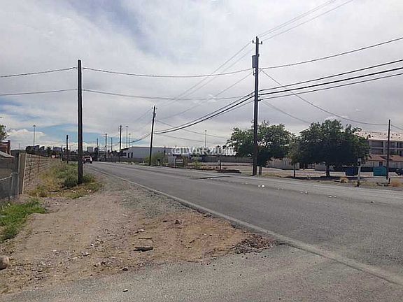 3rd image of 722 N Tonopah Dr